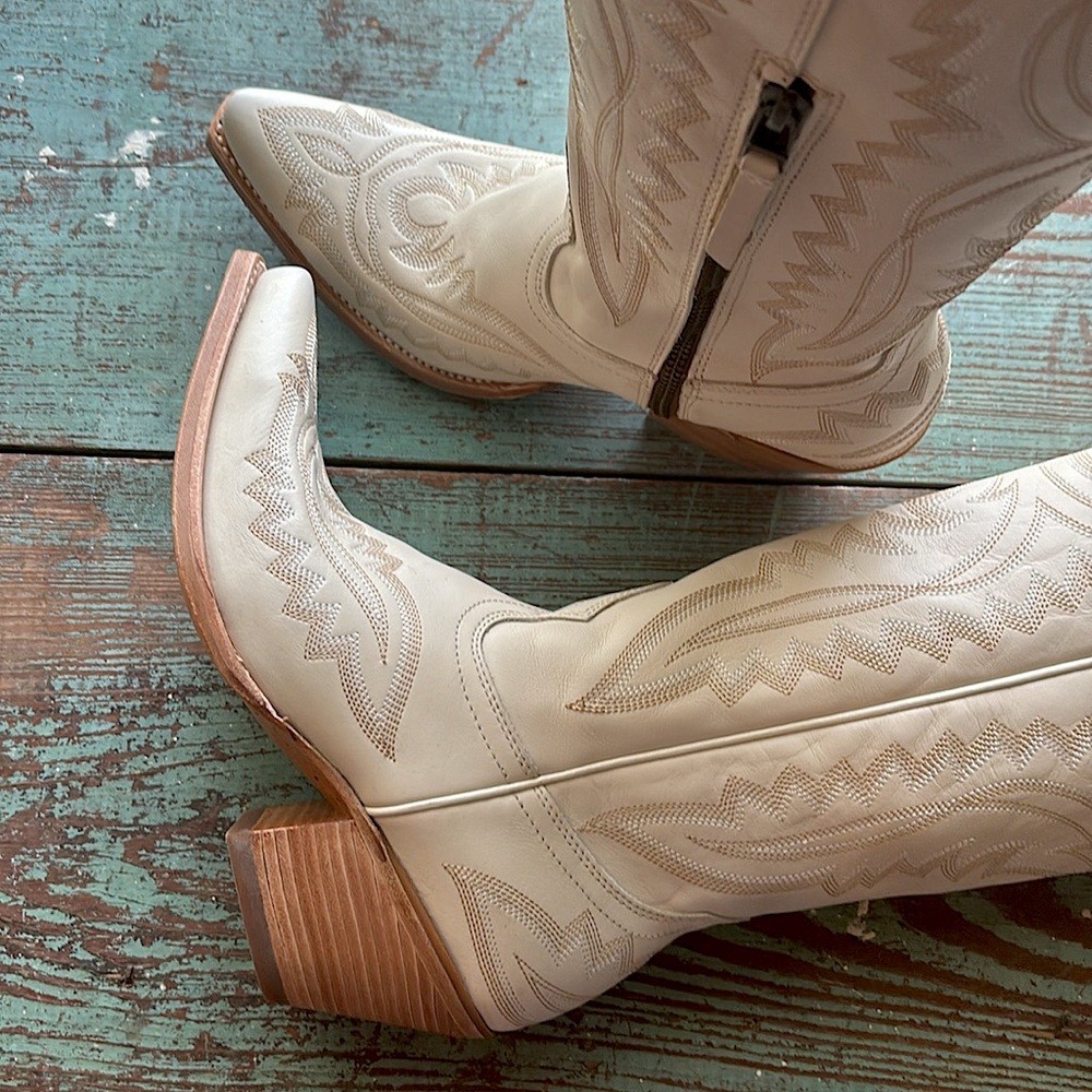 Ariat Women’s Casanova Blanco White Boots - Picture 3 of 9